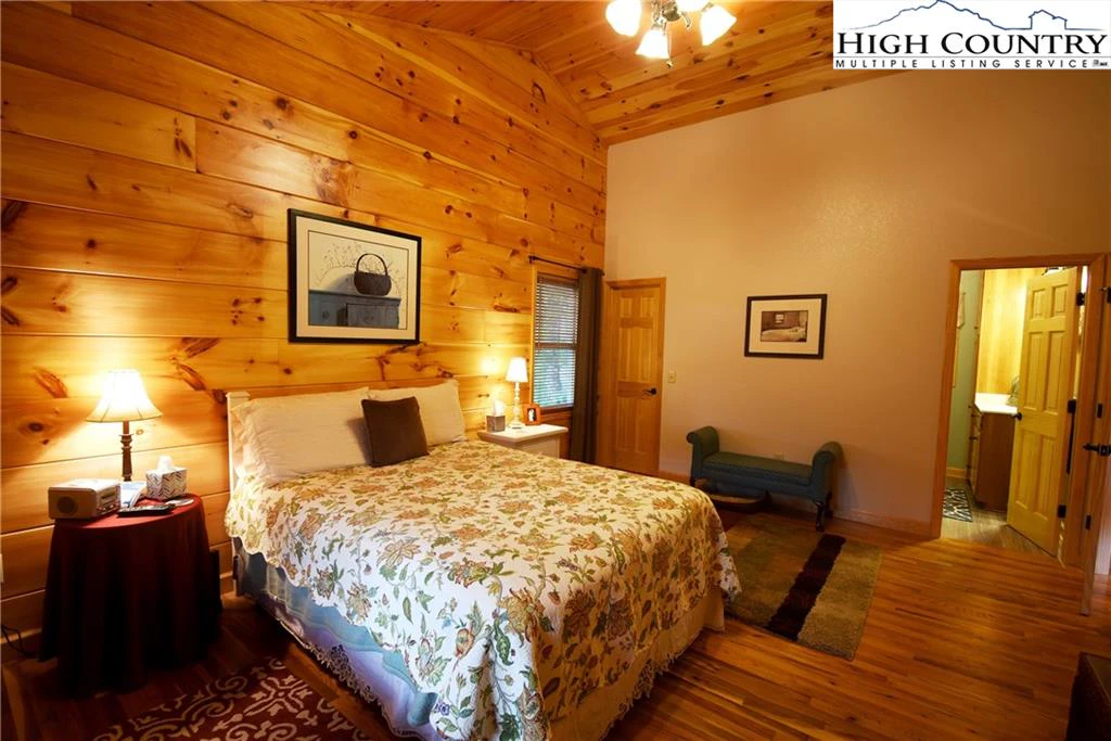 Image number 2 for the current listing