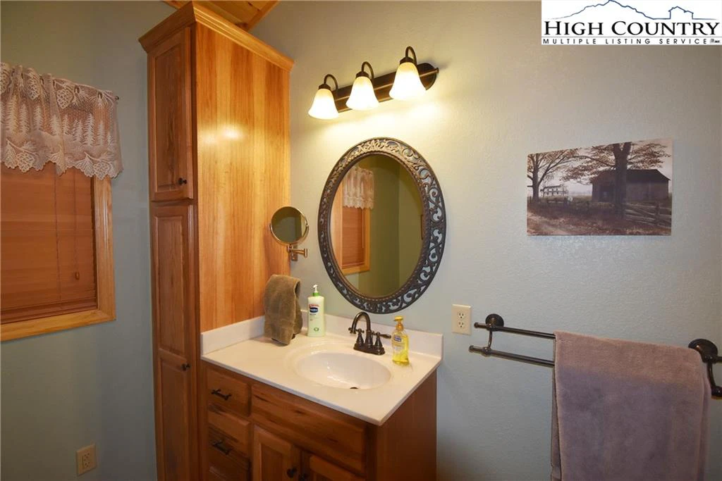 Image number 14 for the current listing