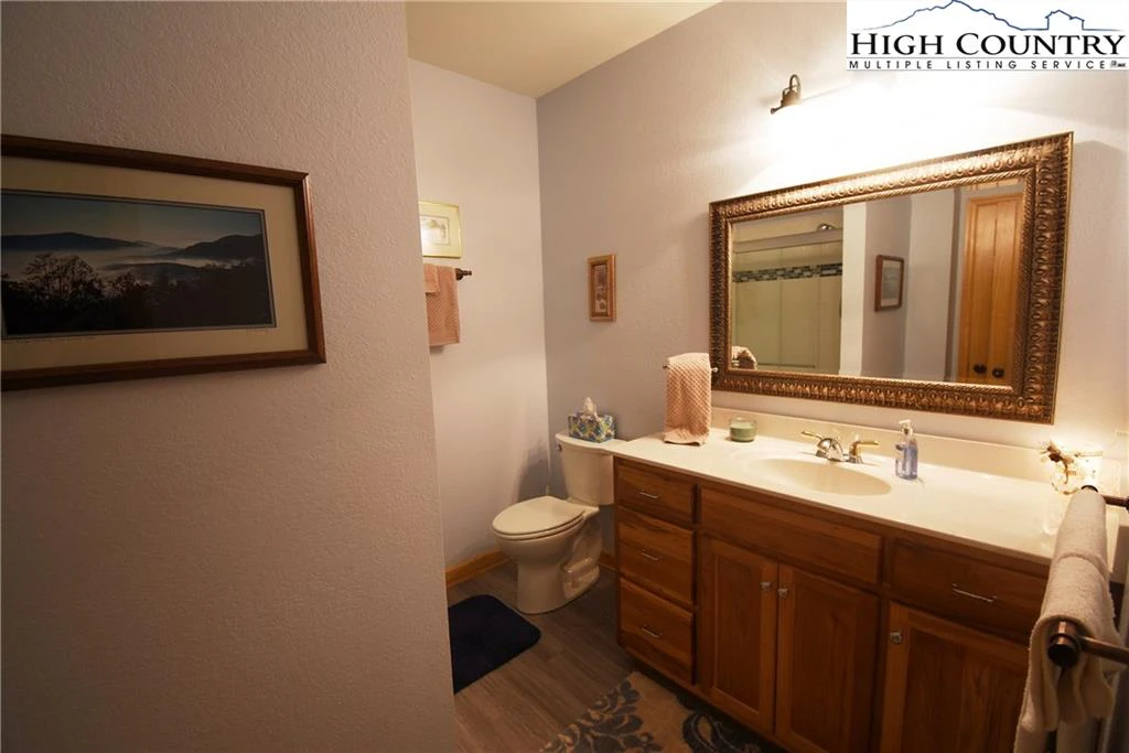 Image number 9 for the current listing