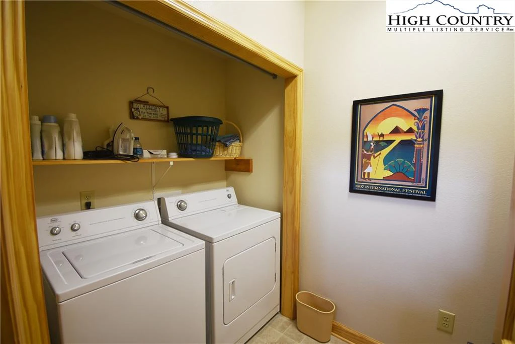 Image number 8 for the current listing