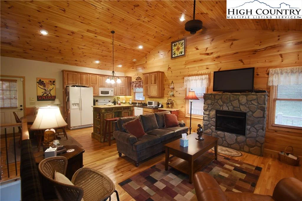 Image number 19 for the current listing