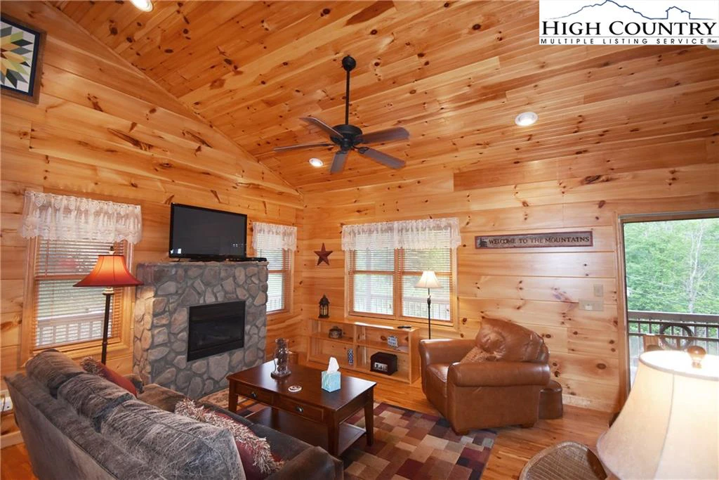 Image number 18 for the current listing