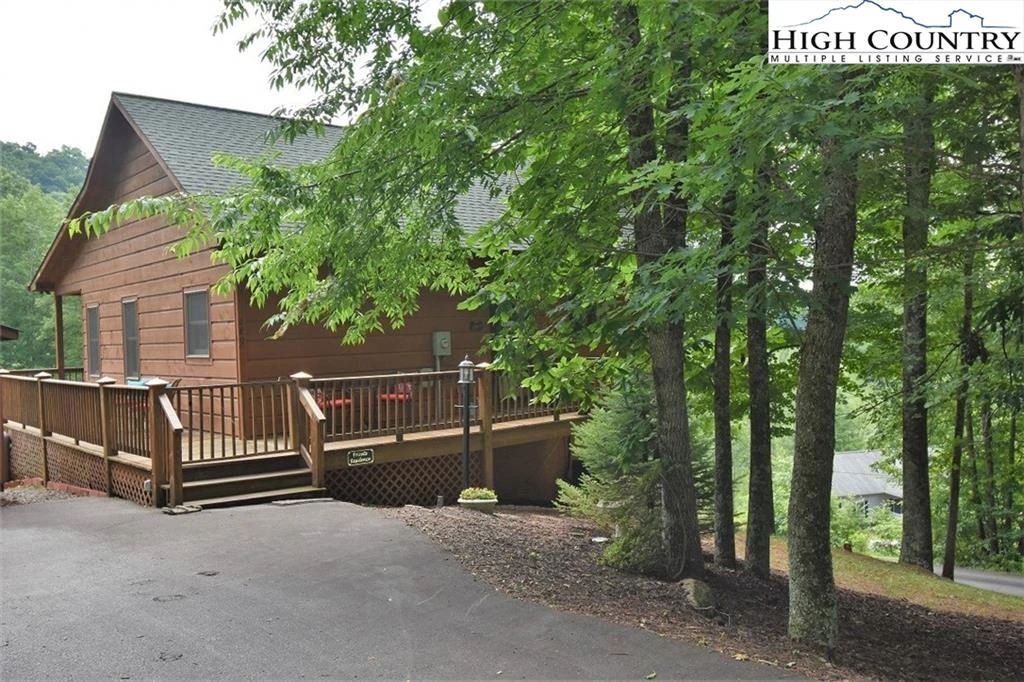 Image number 1 for the current listing