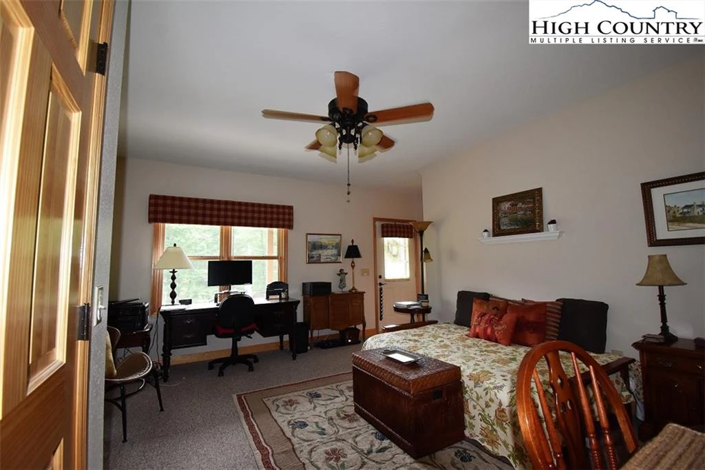 Image number 18 for the current listing