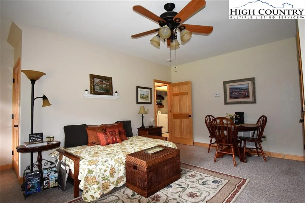 Image number 17 for the current listing