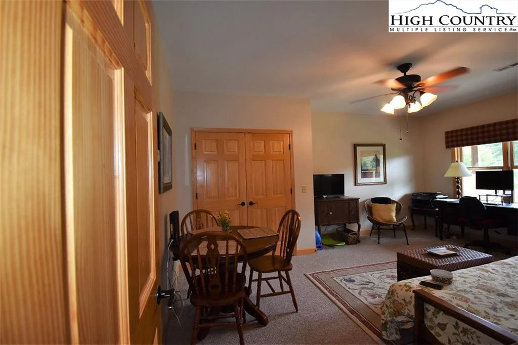 Image number 15 for the current listing