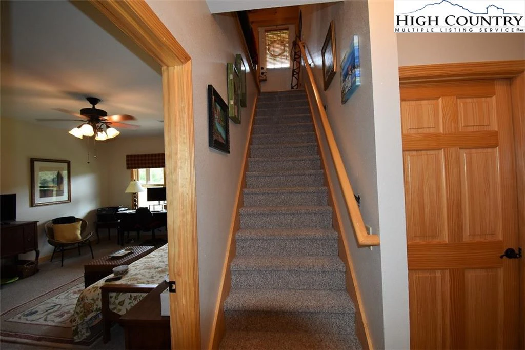 Image number 11 for the current listing