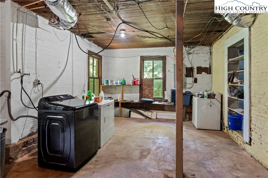 Image number 3 for the current listing
