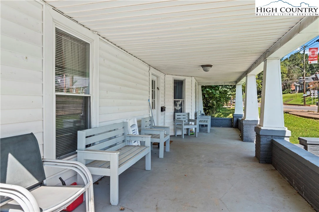 Image number 10 for the current listing