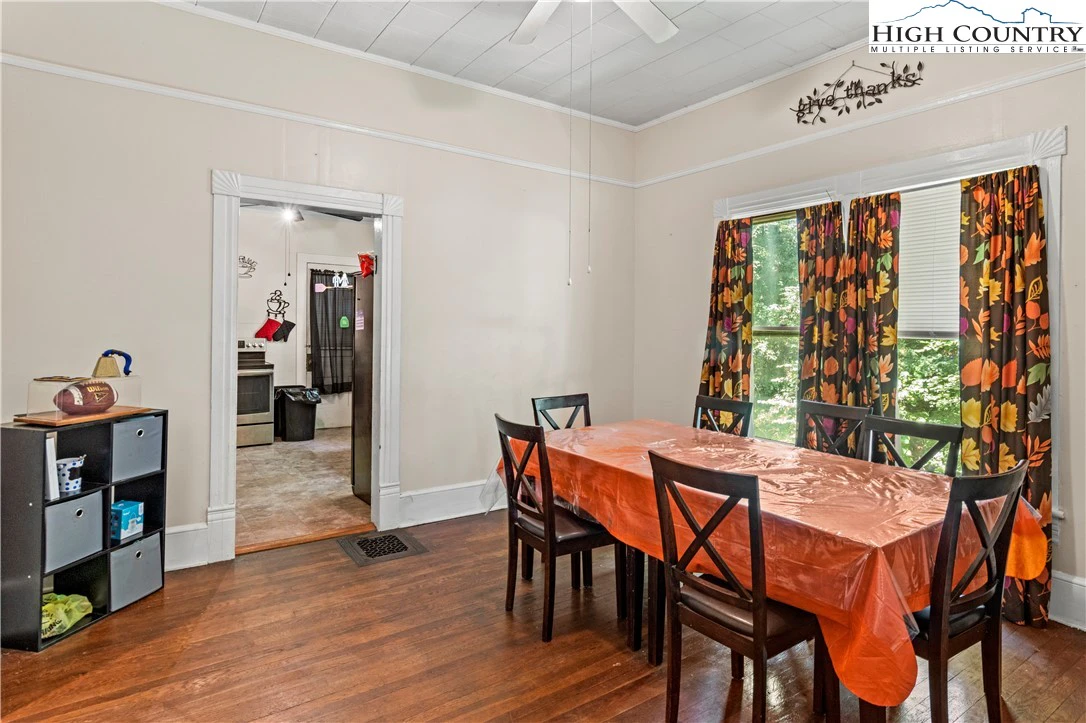 Image number 14 for the current listing