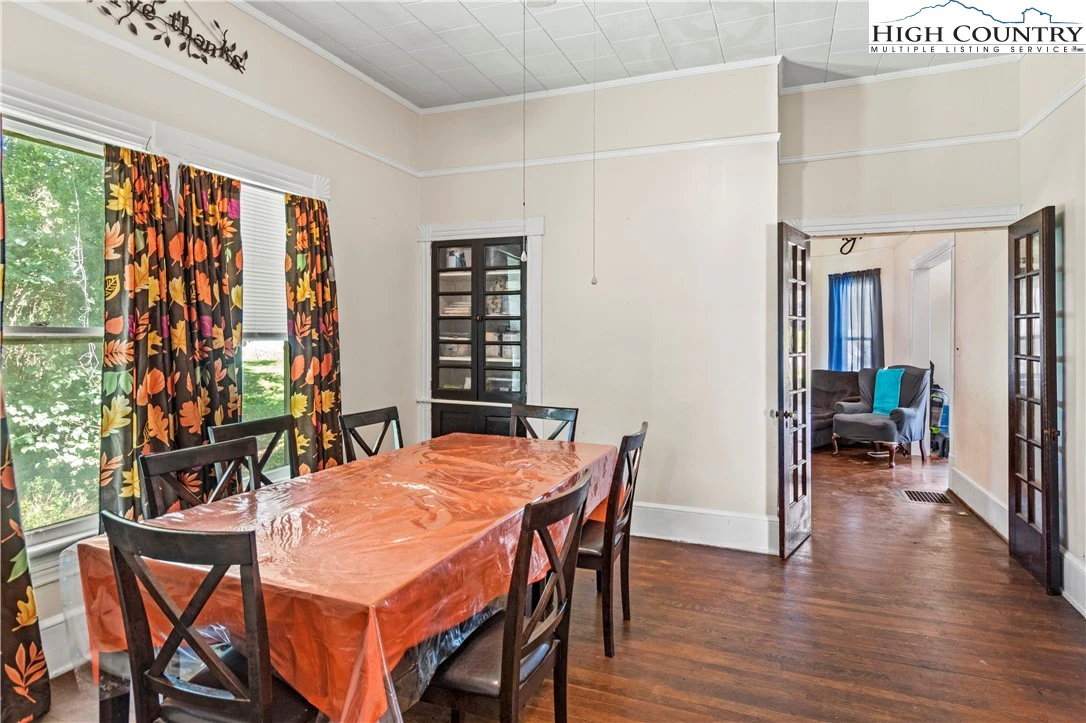 Image number 15 for the current listing