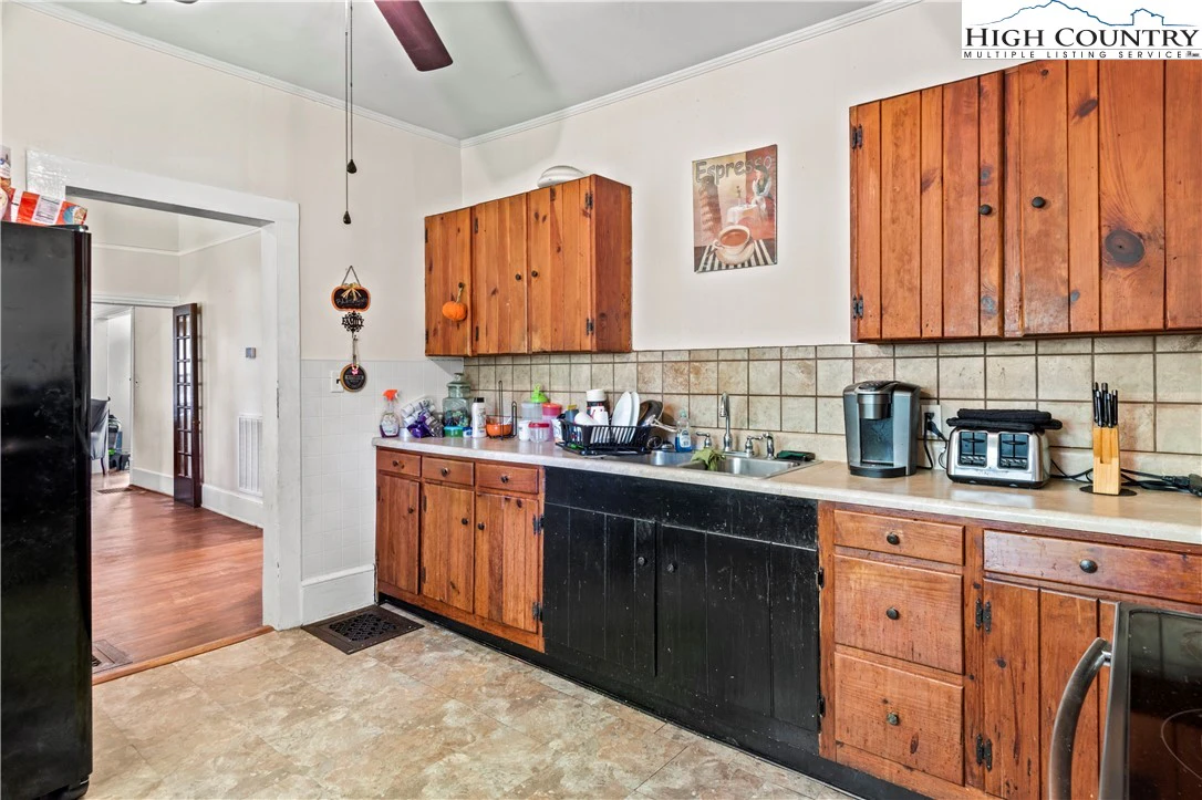 Image number 2 for the current listing