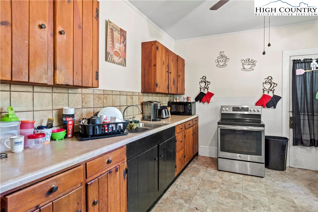 Image number 17 for the current listing