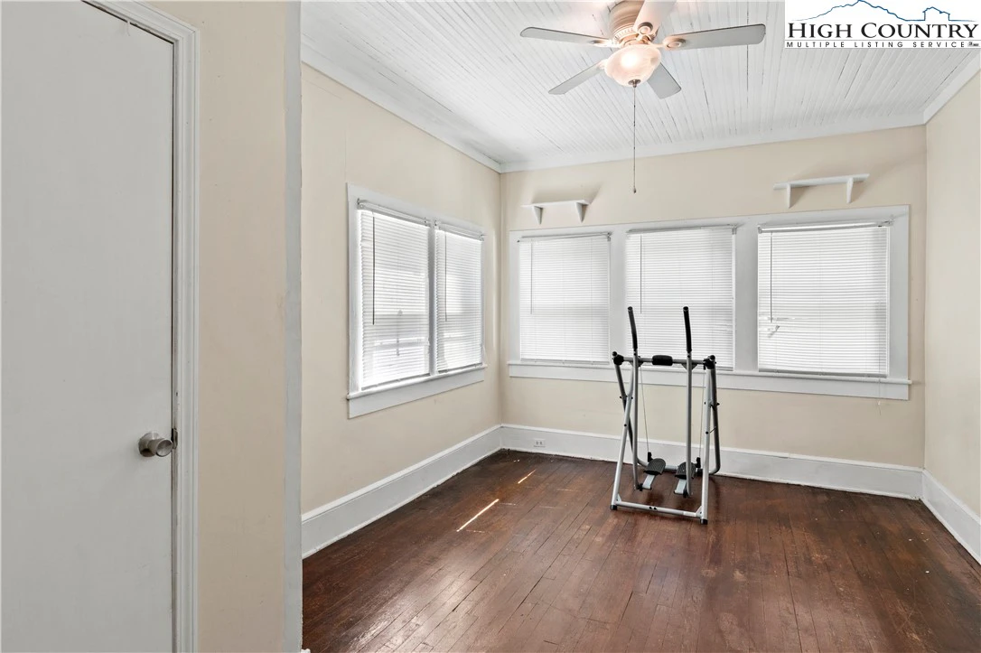Image number 18 for the current listing