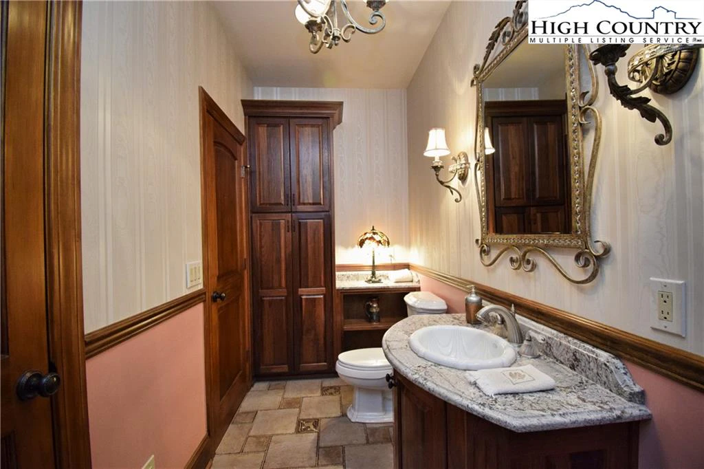 Image number 4 for the current listing