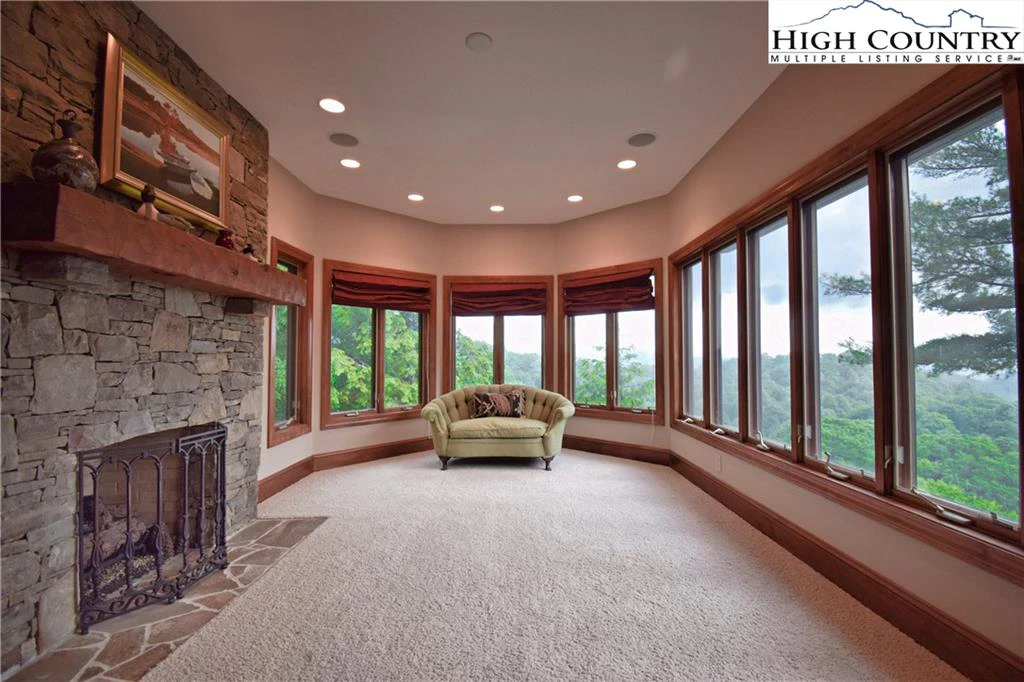 Image number 6 for the current listing