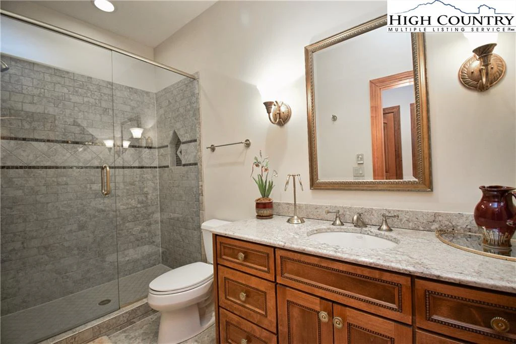 Image number 7 for the current listing