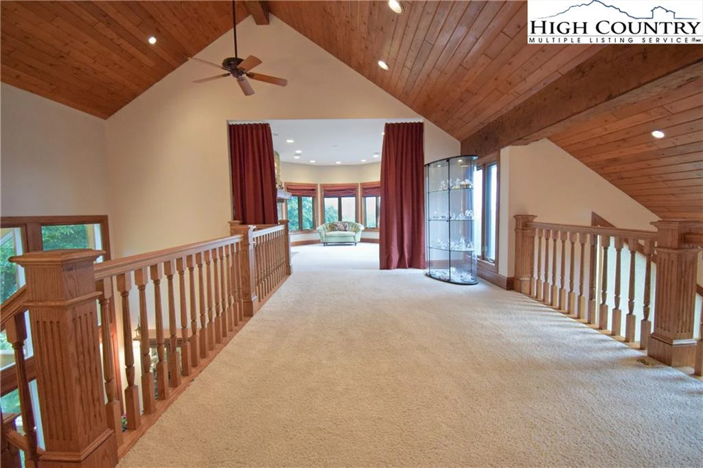 Image number 9 for the current listing
