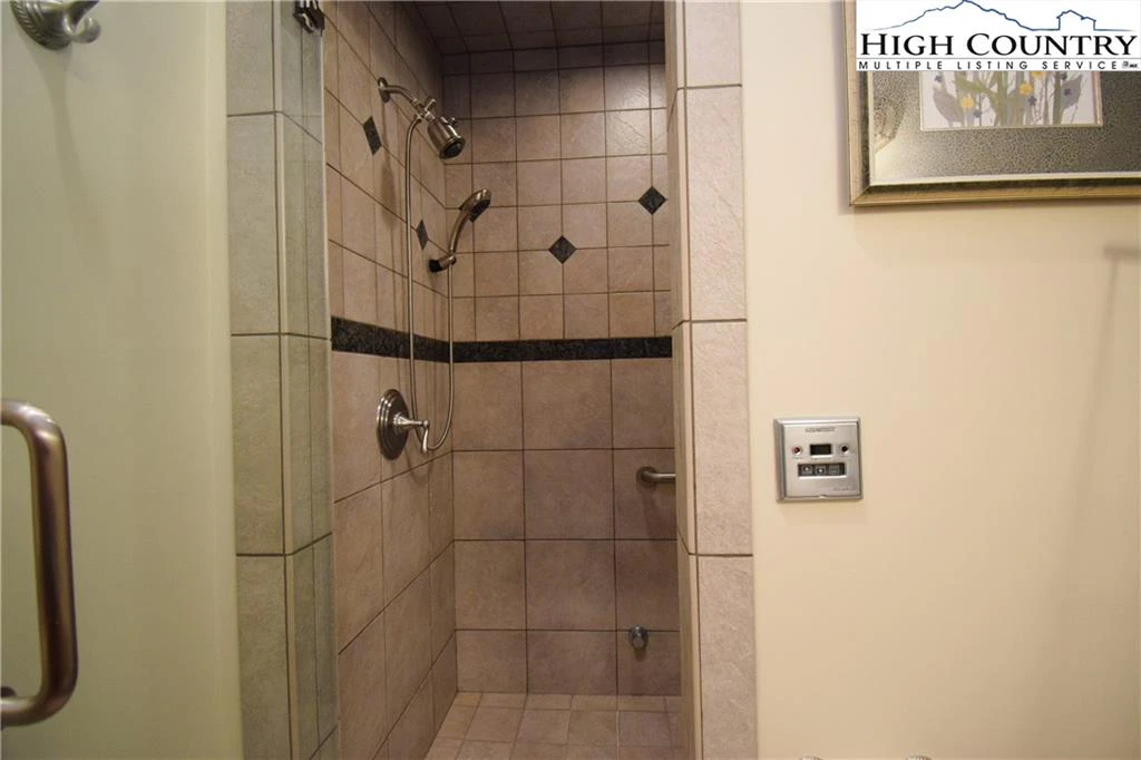 Image number 12 for the current listing