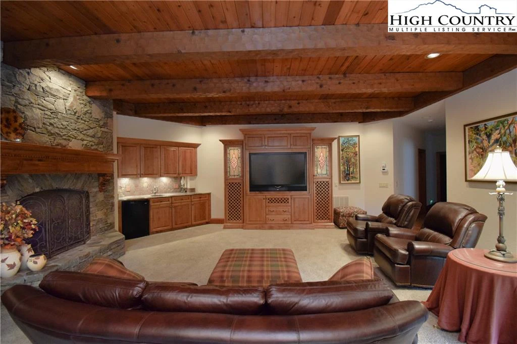 Image number 13 for the current listing
