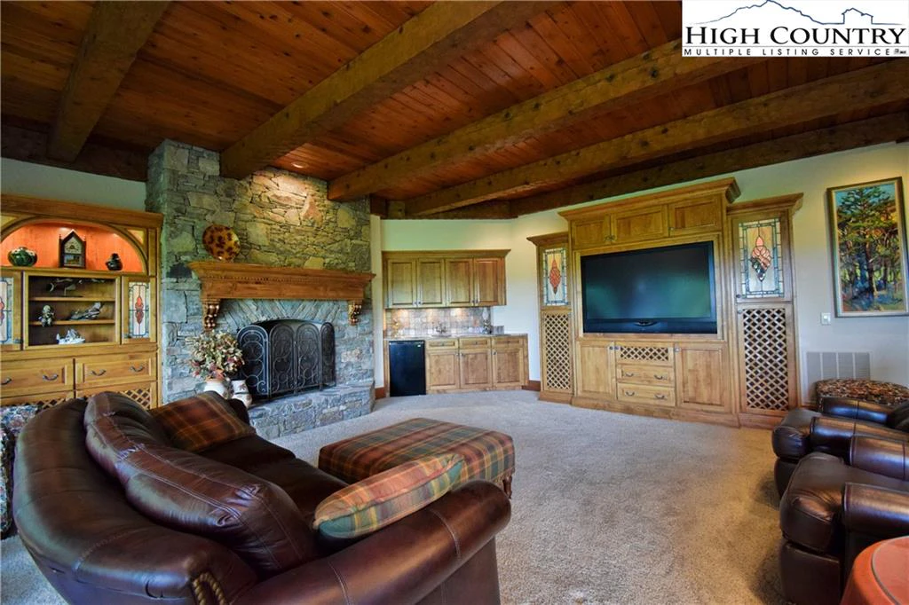 Image number 2 for the current listing