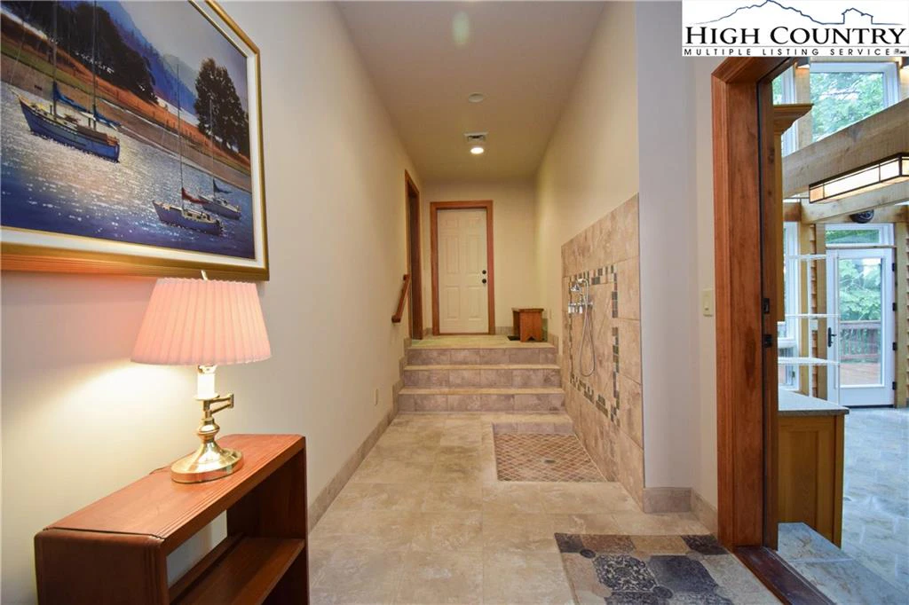 Image number 15 for the current listing