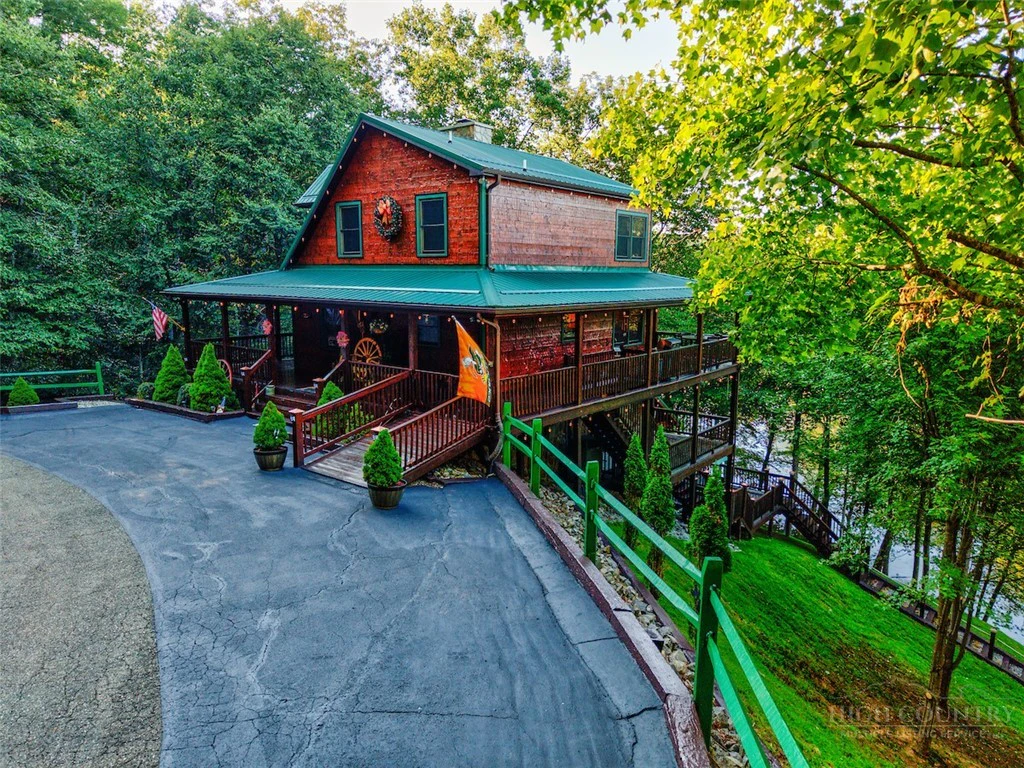 Image number 1 for the current listing