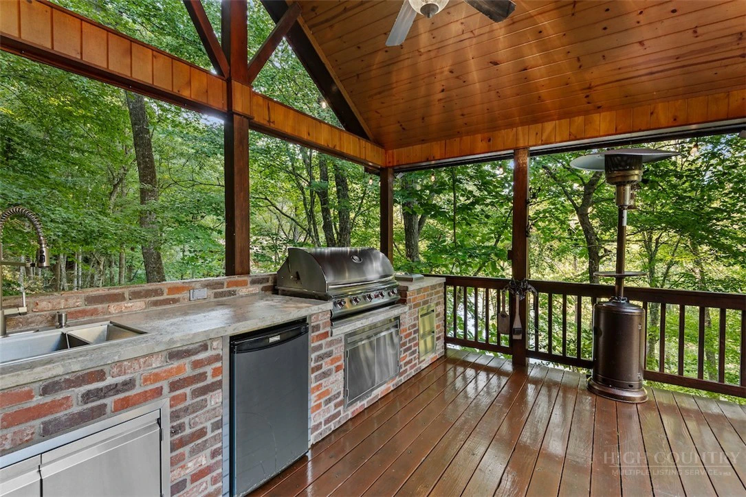 Image number 4 for the current listing