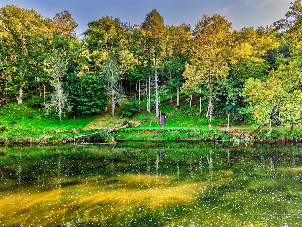 Image number 14 for the current listing