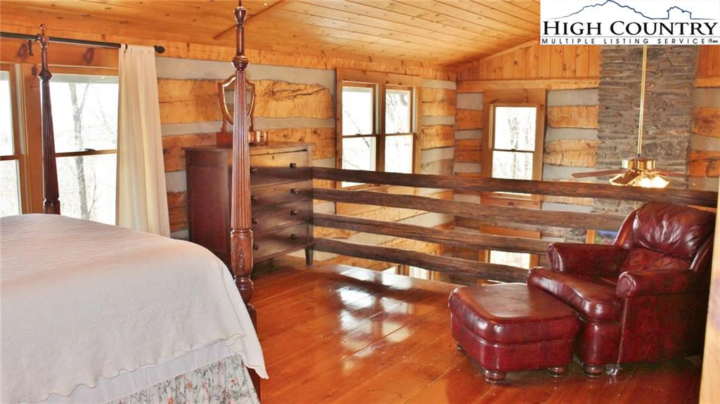 Image number 11 for the current listing