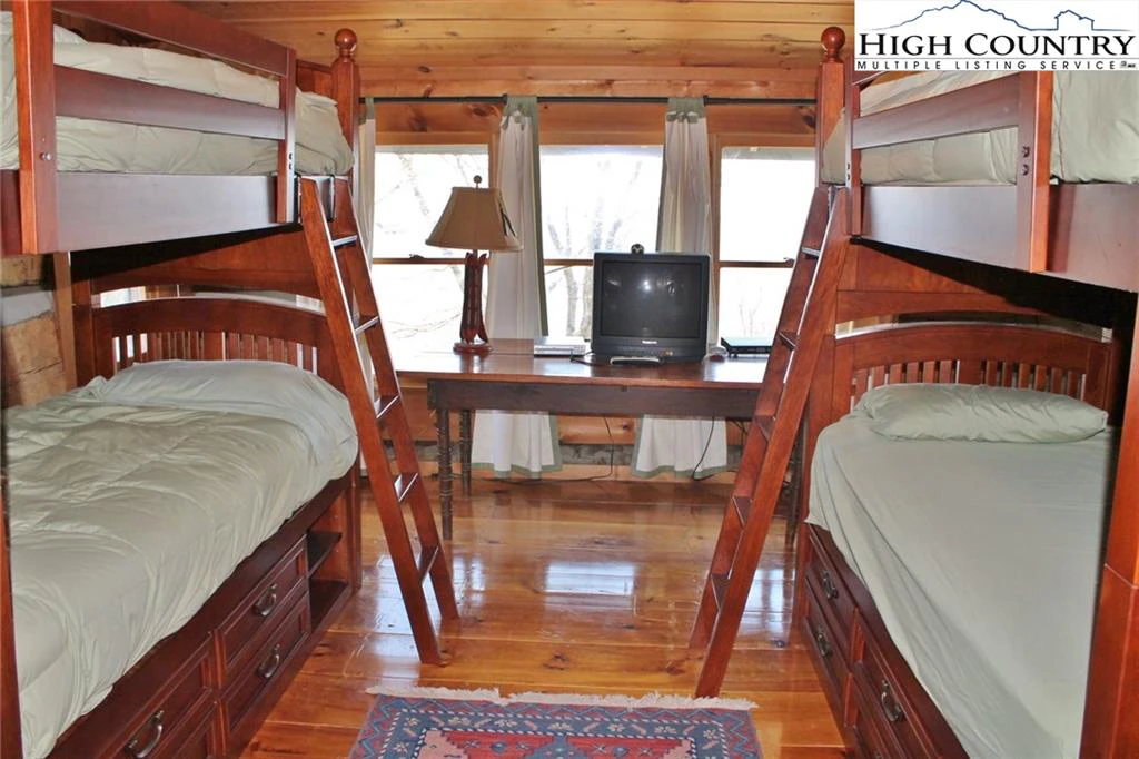 Image number 10 for the current listing