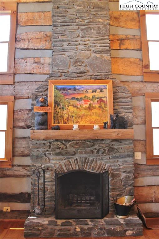 Image number 23 for the current listing