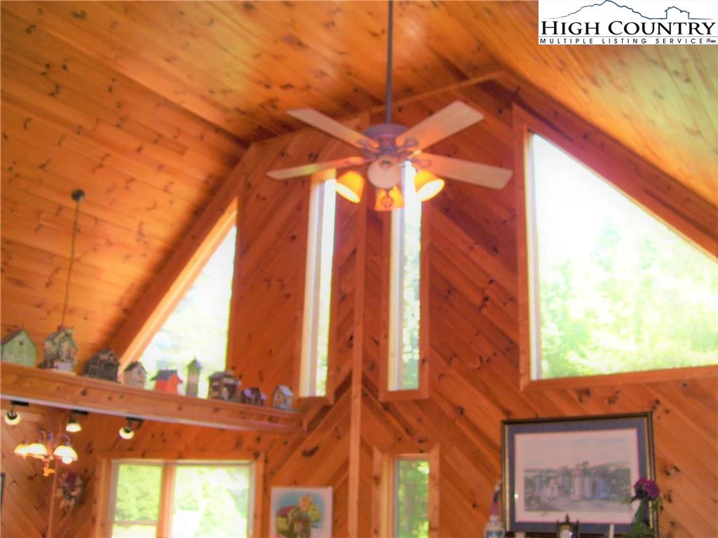 Image number 17 for the current listing