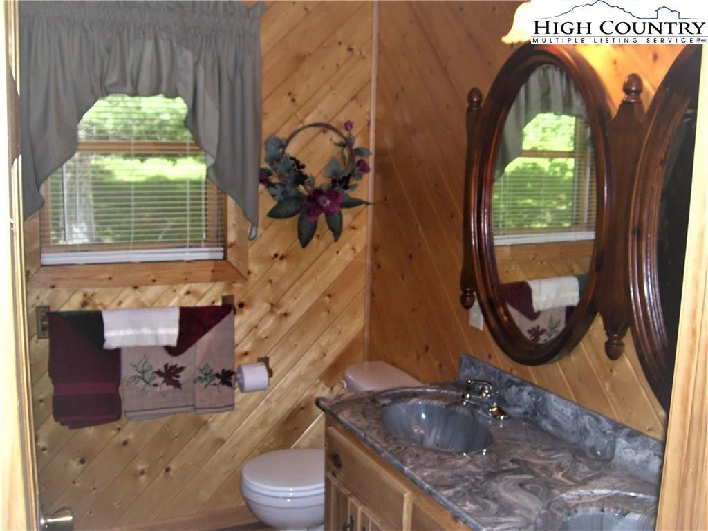 Image number 15 for the current listing
