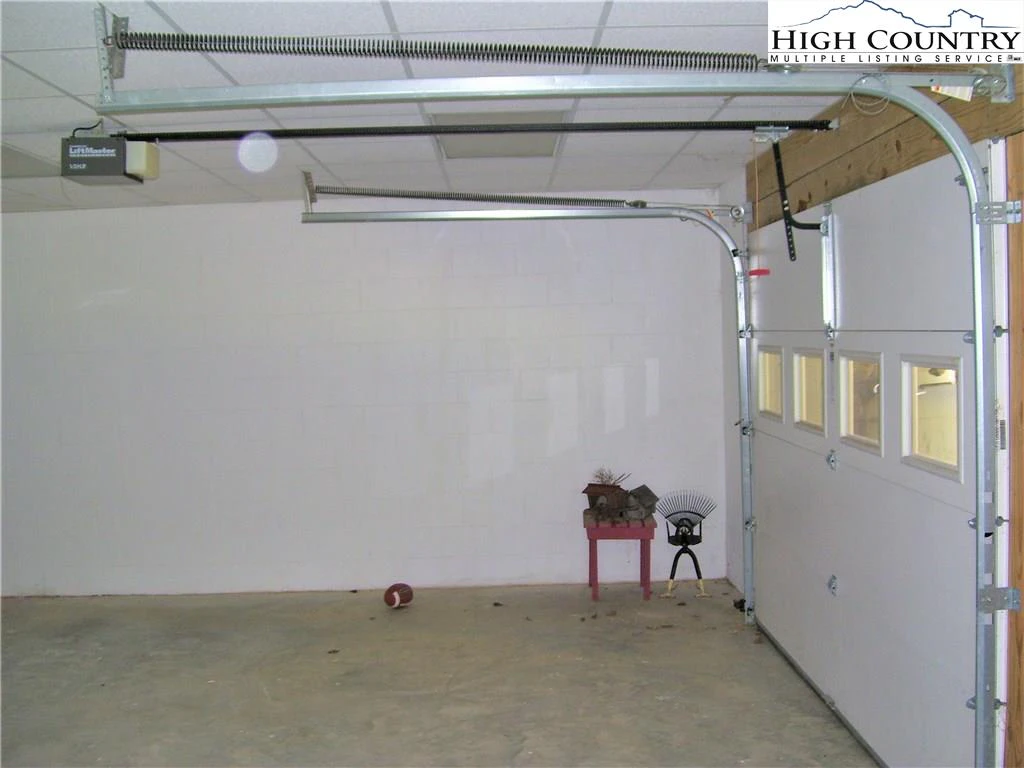 Image number 10 for the current listing