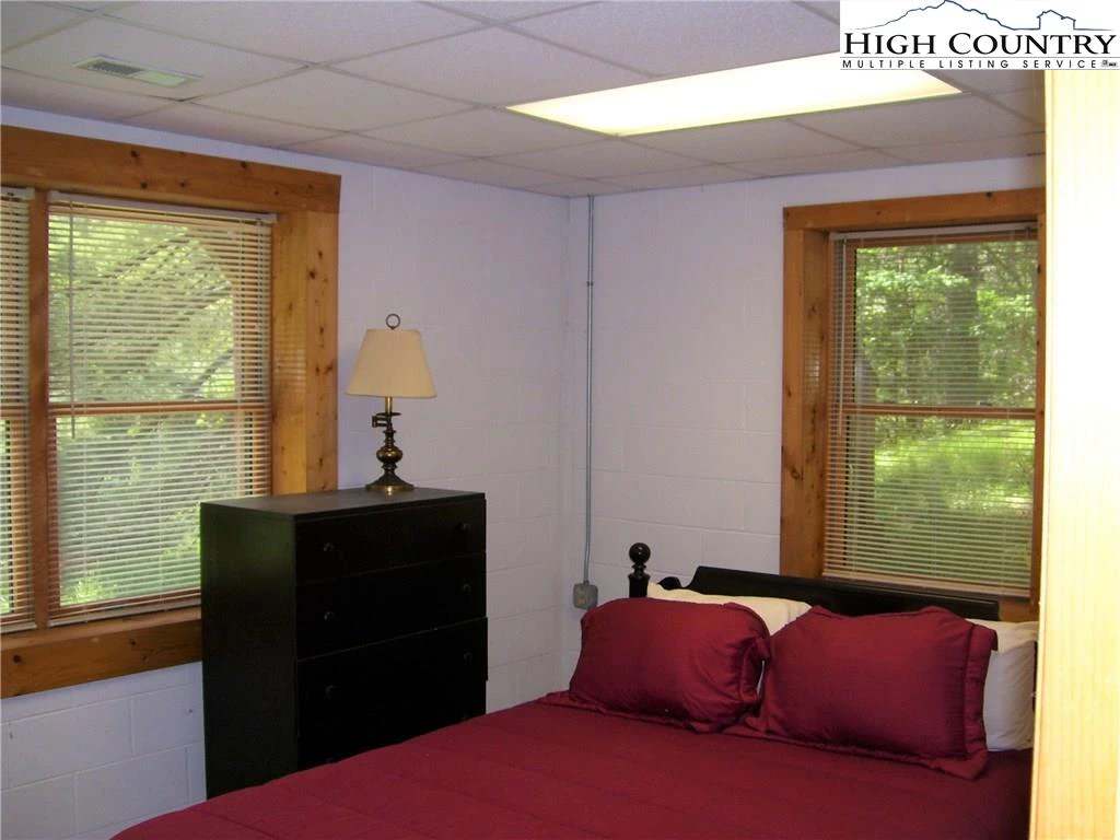 Image number 7 for the current listing