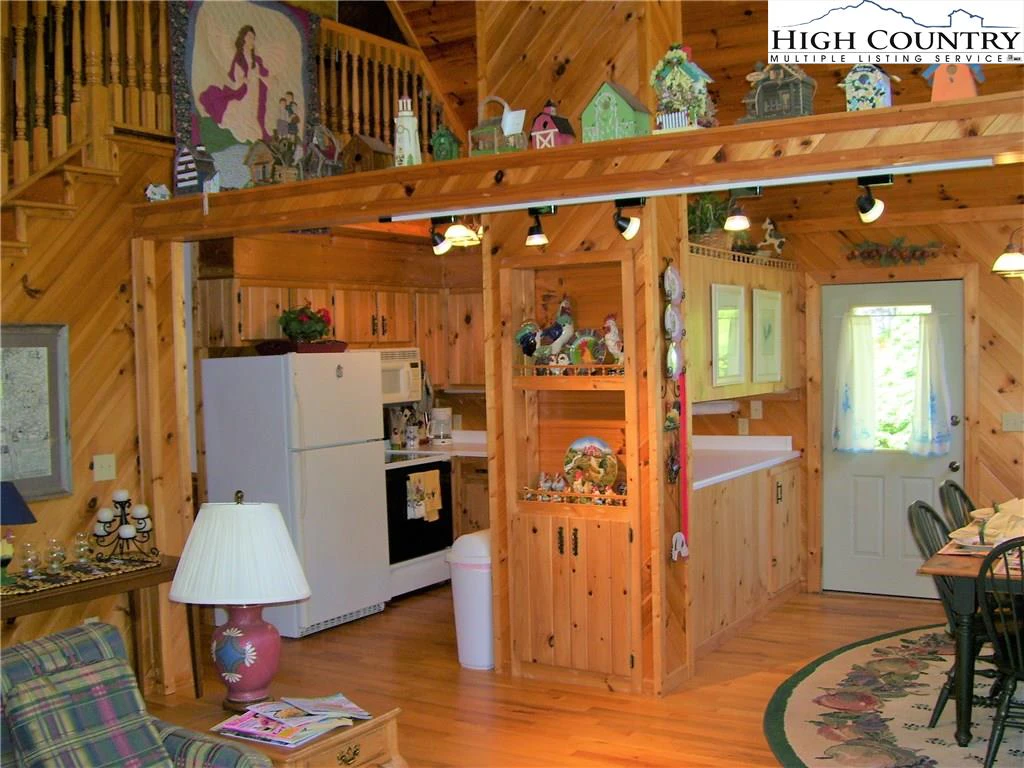 Image number 21 for the current listing