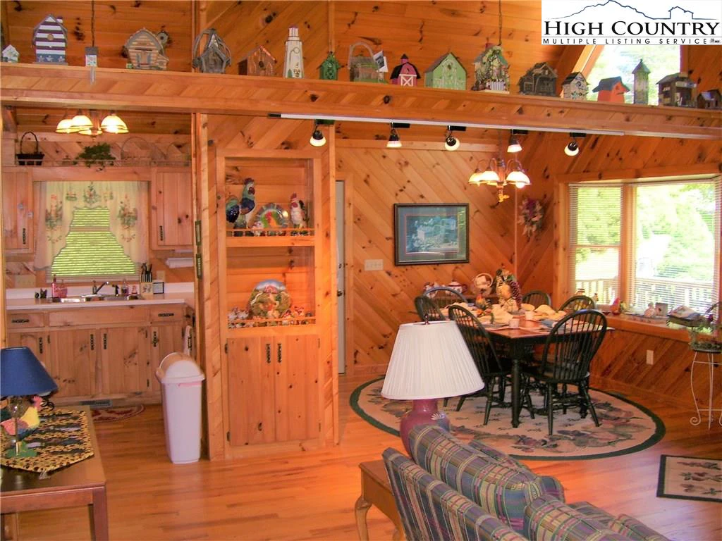 Image number 20 for the current listing