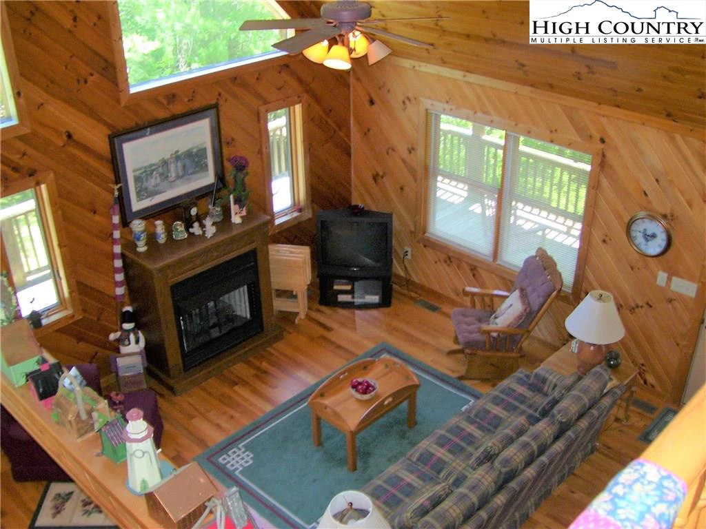 Image number 18 for the current listing