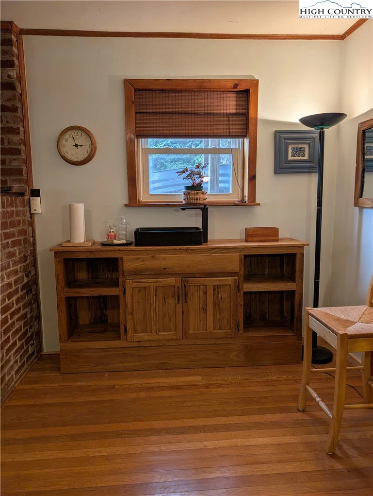 Image number 14 for the current listing