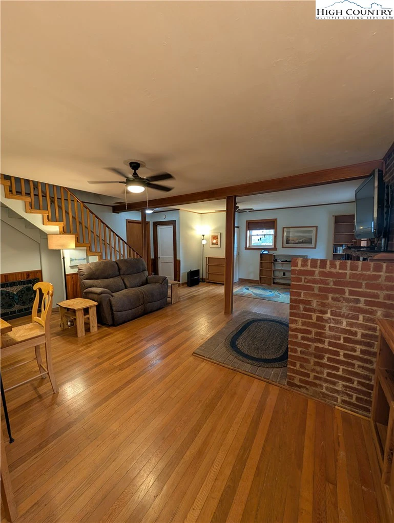Image number 5 for the current listing