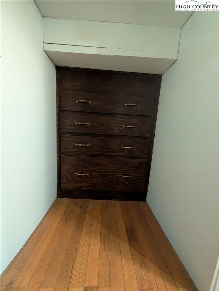 Image number 7 for the current listing
