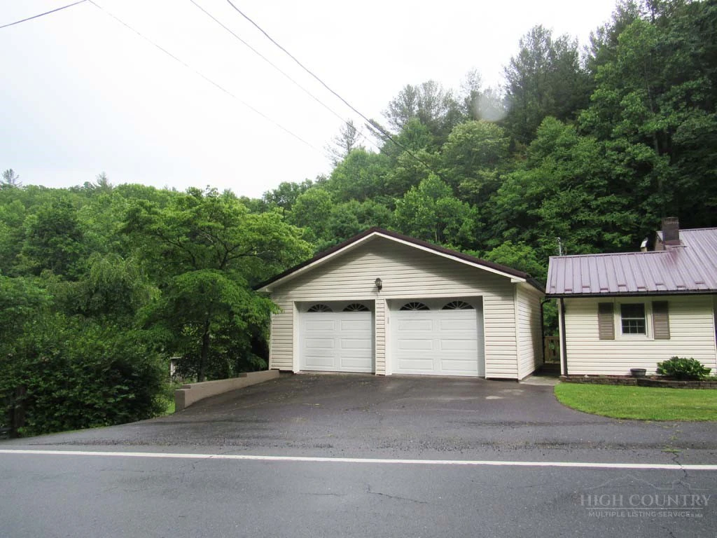 Image number 4 for the current listing