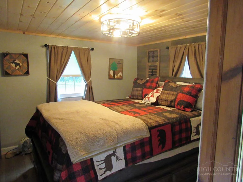 Image number 18 for the current listing