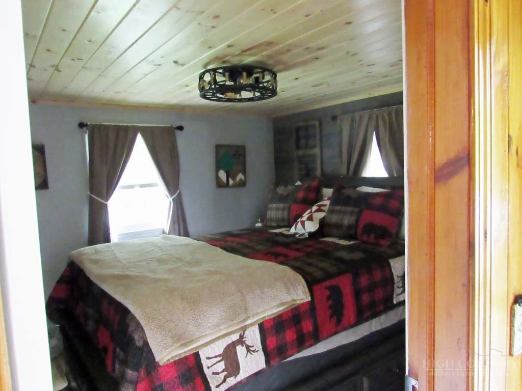 Image number 19 for the current listing