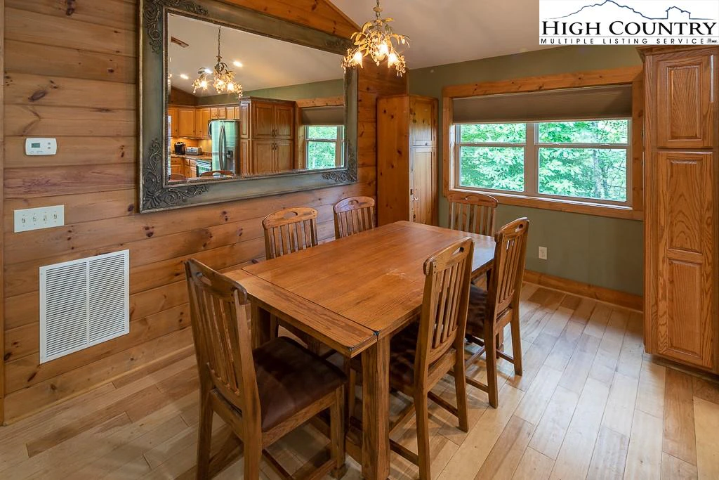 Image number 3 for the current listing