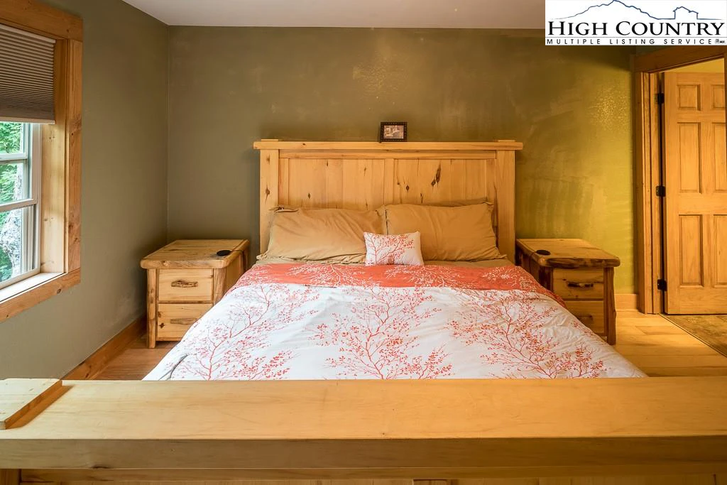 Image number 6 for the current listing