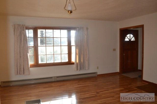 Image number 2 for the current listing