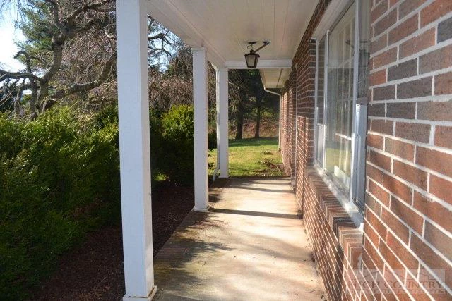 Image number 5 for the current listing