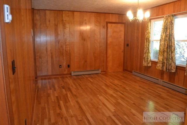 Image number 3 for the current listing